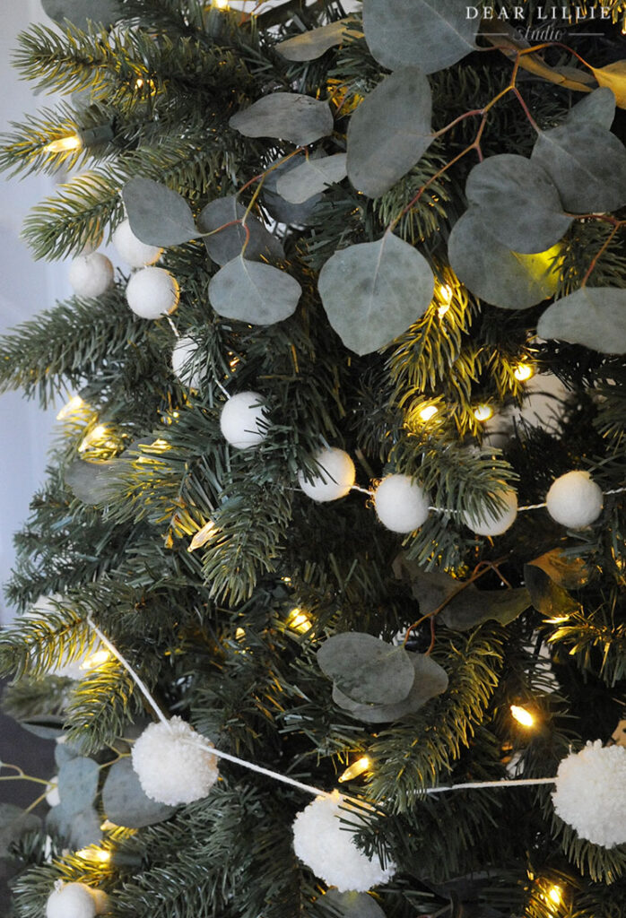 DIY Pom Pom Garland